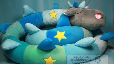 Bettschlange Drache Samu total